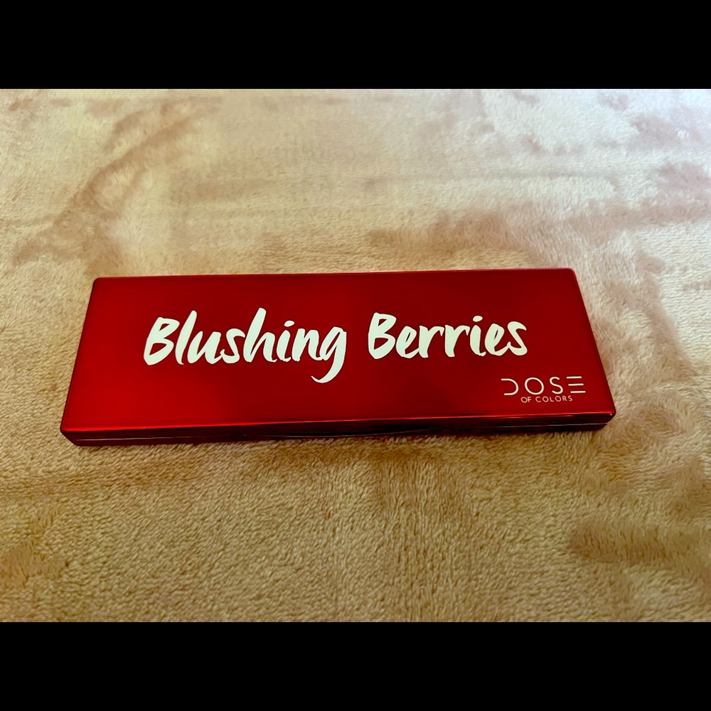 DOSE OF COLORS BLUSHING BERRIES EYESHADOW PALETTE